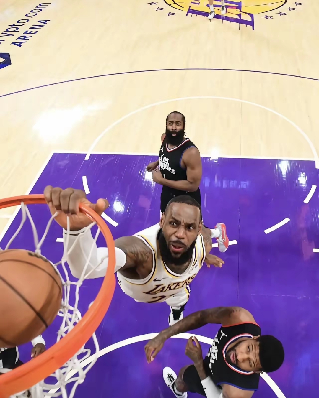 湖人遭遇两连败,詹姆斯独撑大局的简单介绍 湖人遭遇两连败,詹姆斯独撑大局的简单介绍