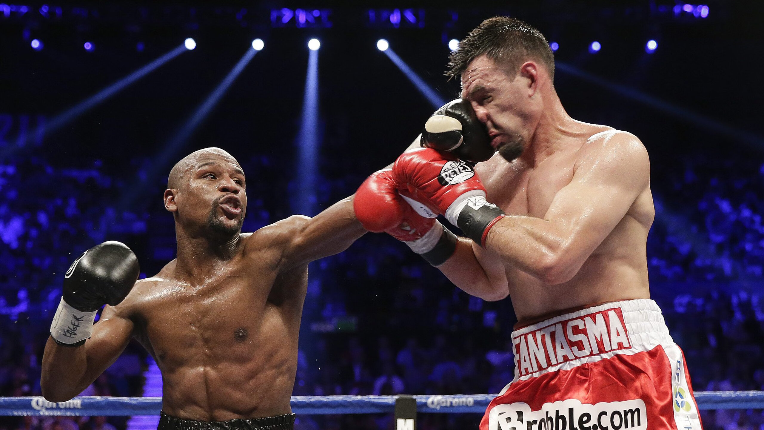 绿茵场与硬木地，当德甲争冠战遇上雄鹿横扫—竞技体育的统治力美学