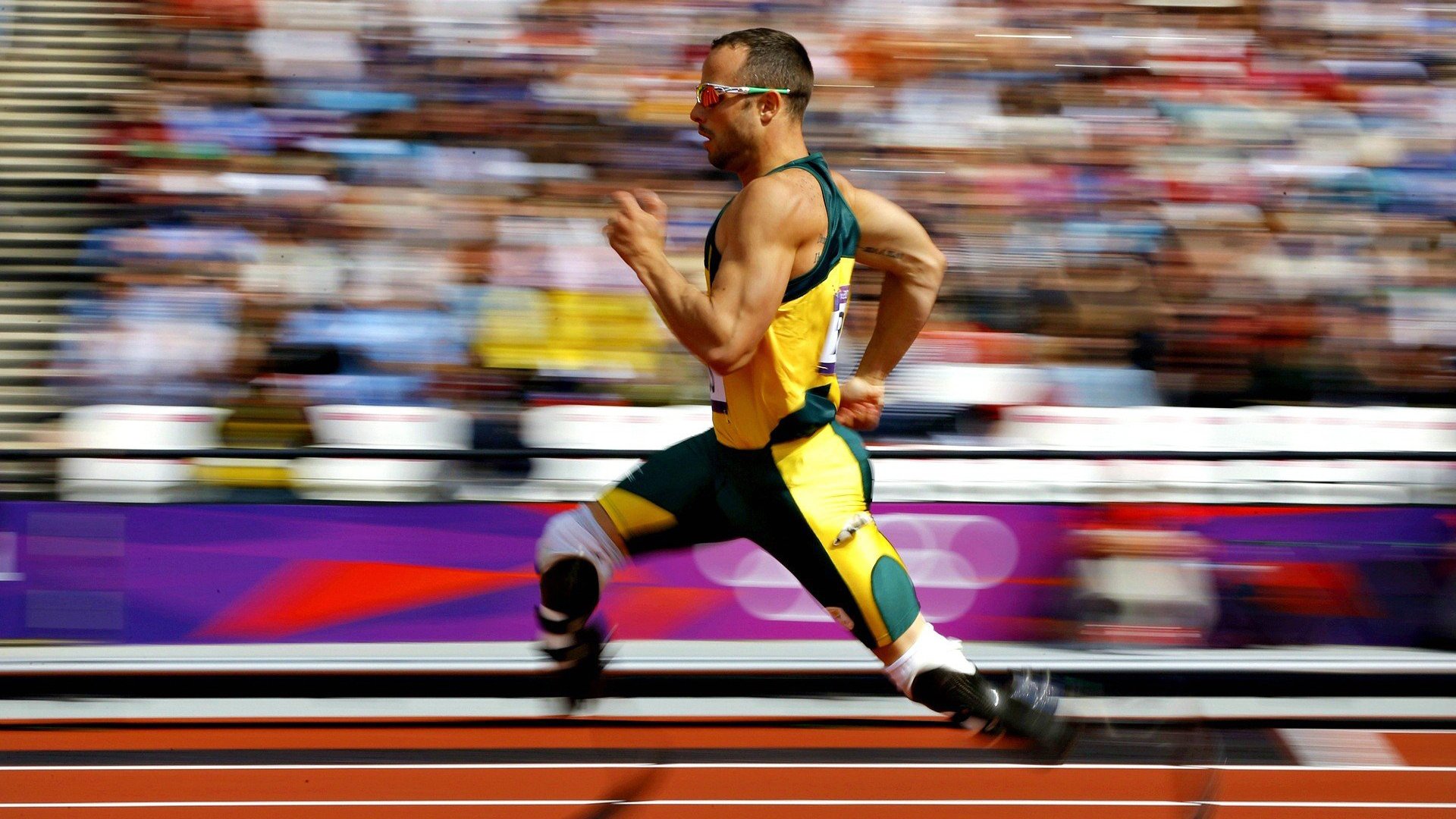 鹈鹕展翅，切特疾驰，当篮球与F1在胜利的顶点相遇